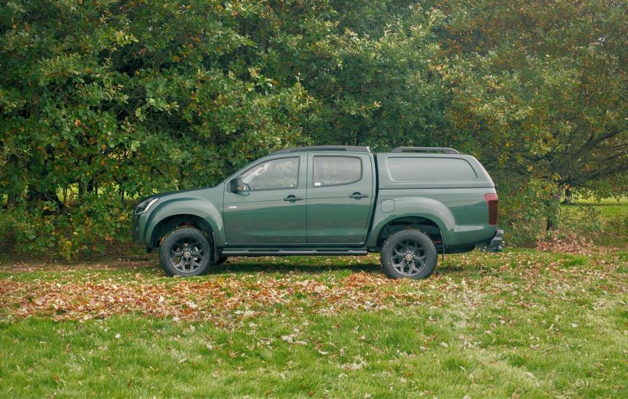  Isuzu D-Max Huntsman 2017 года  (UK) (фото 6 из 48)